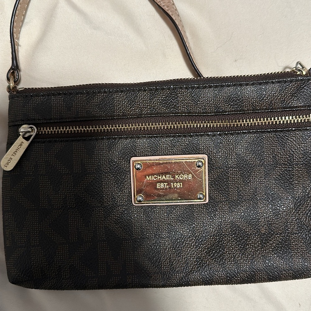 Micheal Kors Wristlet! - Picture 7 of 7
